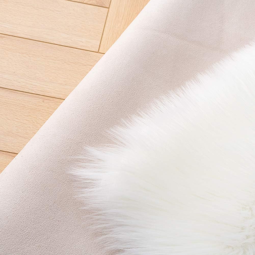 Luxurious 6x9 Large White Shaggy Faux Sheepskin Area Rug - Soft and Stylish Floor Mat for Bedroom and Living Room